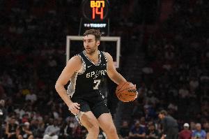 绝杀盖帽后致敬博尔特！科内特5分7板4助3帽&正负值+17全场最高