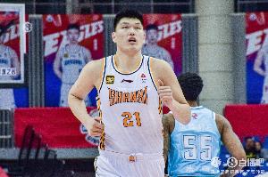 高效表现！刘传兴半场5中4拿到10分4篮板1抢断