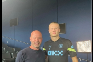 哈兰德社媒晒同阿兰·希勒合影：感谢3年前的建议，它很管用