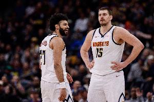 不同命穆雷砍下50+的比赛4胜1负 而队友约基奇1胜4负