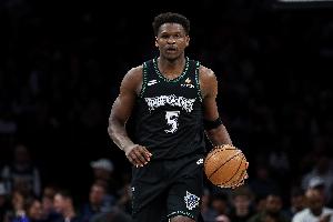 张佳玮：爱德华兹的变向、找对抗、急停急起、背打翻身都很有进步