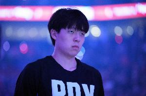 解说：杨瀚森展示很多积极的东西 在进步 还是得多有比赛机会才行