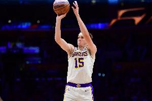 本赛季此前3场卢卡缺席的比赛里夫斯轰场均40+10 目前三节36+9