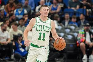 表现很积极！普理查德半场14中5&三分7中2拿13分 抢3前场板&送4助