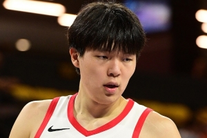 拓媒：杨瀚森需在三分&决策等方面尽快提升 不然去G联赛也没用