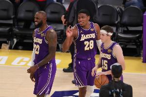 湖人首发：詹姆斯 里夫斯 艾顿 八村塁 文森特