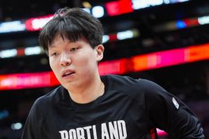 下放历练~杨瀚森G联盟3战场均16.3分10板5助1.3断2帽 命中率46.3%