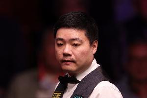 斯诺克英锦赛1/4决赛：丁俊晖在上半场2-2战平特鲁姆普