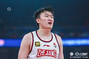 稳扎稳打！刘泽一9中5拿到17分5板 罚球7中6
