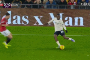 第8分钟！海文是曼联自22年4月卢克·肖后在英超主场最快染黄球员