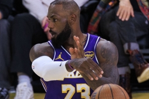 雷迪克：詹姆斯那时候当然明白自己多少分 但还是做正确的选择