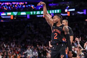 太准了！麦克布莱德半场5记三分拿下16分3板1助1帽