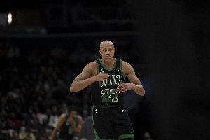 雷迪克：我认为沃尔什会去防守里夫斯并进行全场紧逼