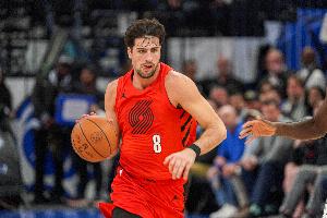 下去休息就落后了！阿夫迪亚首节6中4拿到12分 其中三分3中2