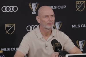 白浪主帅：我们知道梅西是公认的Goat，有穆勒在队中真是太好了