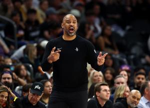 狄龙打趣：希望今天再与乌度卡交锋他别躲开 这样他就会被罚款了