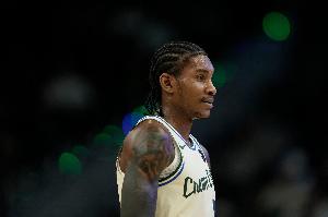 失误略多！小凯文·波特半场4中2得5分1板6助1断4失误 正负值-16