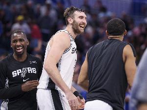 场均7.6分6篮板！今天马刺客战骑士 科内特因脚踝伤势缺阵