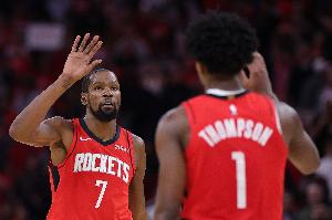 彻底花了！阿门急停跳投命中 火箭领先30分