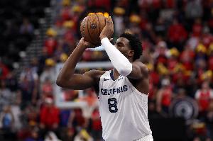 不予置评！JJJ首发出战31分钟 9中5&三分3中0拿到13分3板2断