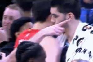 今天在场上纠缠一整晚！杨瀚森赛后和埃迪拥抱致意 两人合计11犯