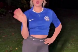 切尔西成人女星球迷嘲讽热刺球员：明天准备把XX撑大