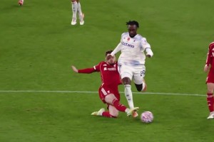 利物浦官方怒赞布拉德利这次防守：勇敢的战士