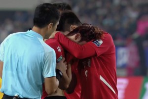 遗憾！南通队尹韩龙第一个登场便罚丢点球；解说：太追求角度了