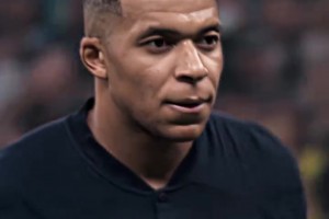 氛围太好了！名场面：队草巴特拉与诺比大叔播报多特首发名单！