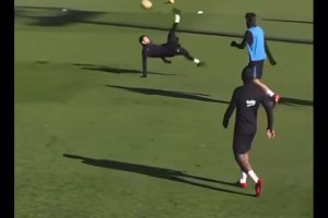 早期寸头熊！维尼修斯手机里都没有这个视频，气质这一块拿捏！