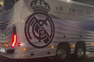 皇马大巴抵达利物浦！又是一年利物浦大战皇马，谁会拿下比赛呢