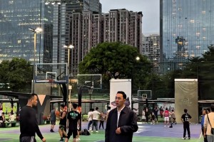 西装暴徒！谁说伏案坐办公室的中年男人不会打球？