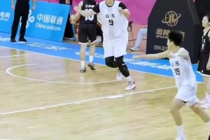 刚开头是什么鬼？20年前詹姆斯在2K中的样子，真的太一言难尽