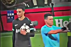 重温萨拉赫拒让点给阿诺德，网友：强颜欢笑却可能已动了离开的心