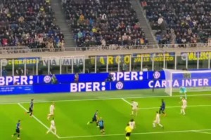 难度低的射门不踢！梅阿查实拍：劳塔罗外旋抽射让门将呆若木鸡