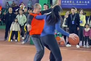 大爷，肘姐你Hold不住的！