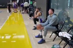 这球感真是老天爷赏饭吃！东契奇：分享一下我最近的花式进球