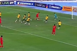 网友：王钰栋这次禁区内冷静拉球，是多少成年队老大哥做不到的？