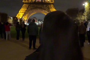 去旅游啦！小七晒视频：在巴黎铁塔下臭个美吧