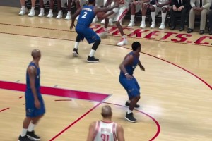 四川爆大冷出局！周琦赛前轻松调戏工作人员，没想到后者直接走了