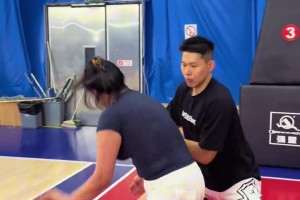 广东赢下辽粤大战 ！杜峰的路越走越宽了！跨栏小跑飞赴领导致意