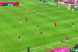 李刚仁故意撞翻对手染黄！韩国网友：马宁的执法水平太垃圾了