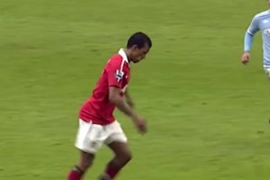 基本功太扎实了！40岁身材发福的鲁尼在活动中依旧能上演倒钩破门