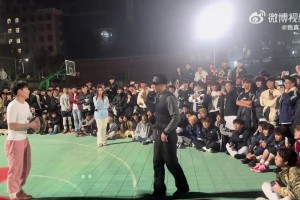 邝兆镭抢断后被放倒造对手红牌