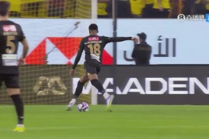 赛哈特海湾扳回一城！豪萨维劲射世界波破门！