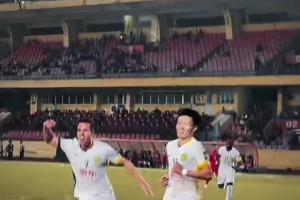 卡里乌斯附体！现场视角再看河内门将超巨失误送林良铭得分