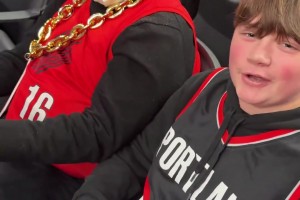 那个小奇到底有啥魅力？AI恶搞之浓眉嫉妒詹姆斯身边的小奇