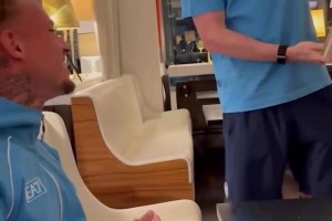 多才多艺！德布劳内给说唱歌手诺阿朗送上金唱片认证！