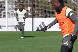 这射术是真不错！维尼修斯：看好了，我只教这一次！