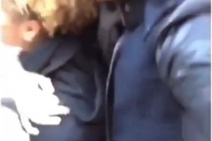 家族都是天赋异禀啊！珍藏视频：戈登受伤，姐姐背着他出行！